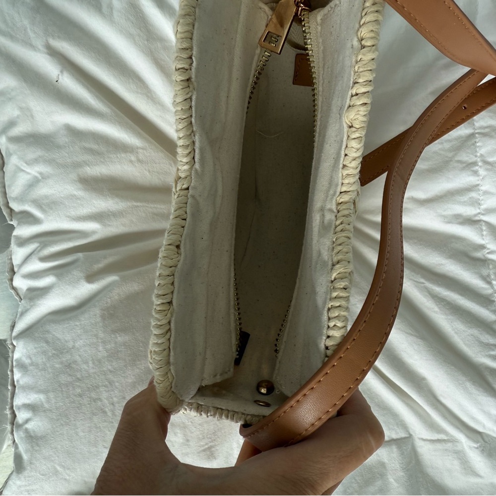Heart-Shaped Woven Bag with Tan Strap - Picture 2 of 3